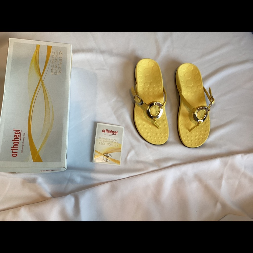 New, Never Worn OrthoHeel Sandal Will Massage Your Feet While Walking. Size 6
